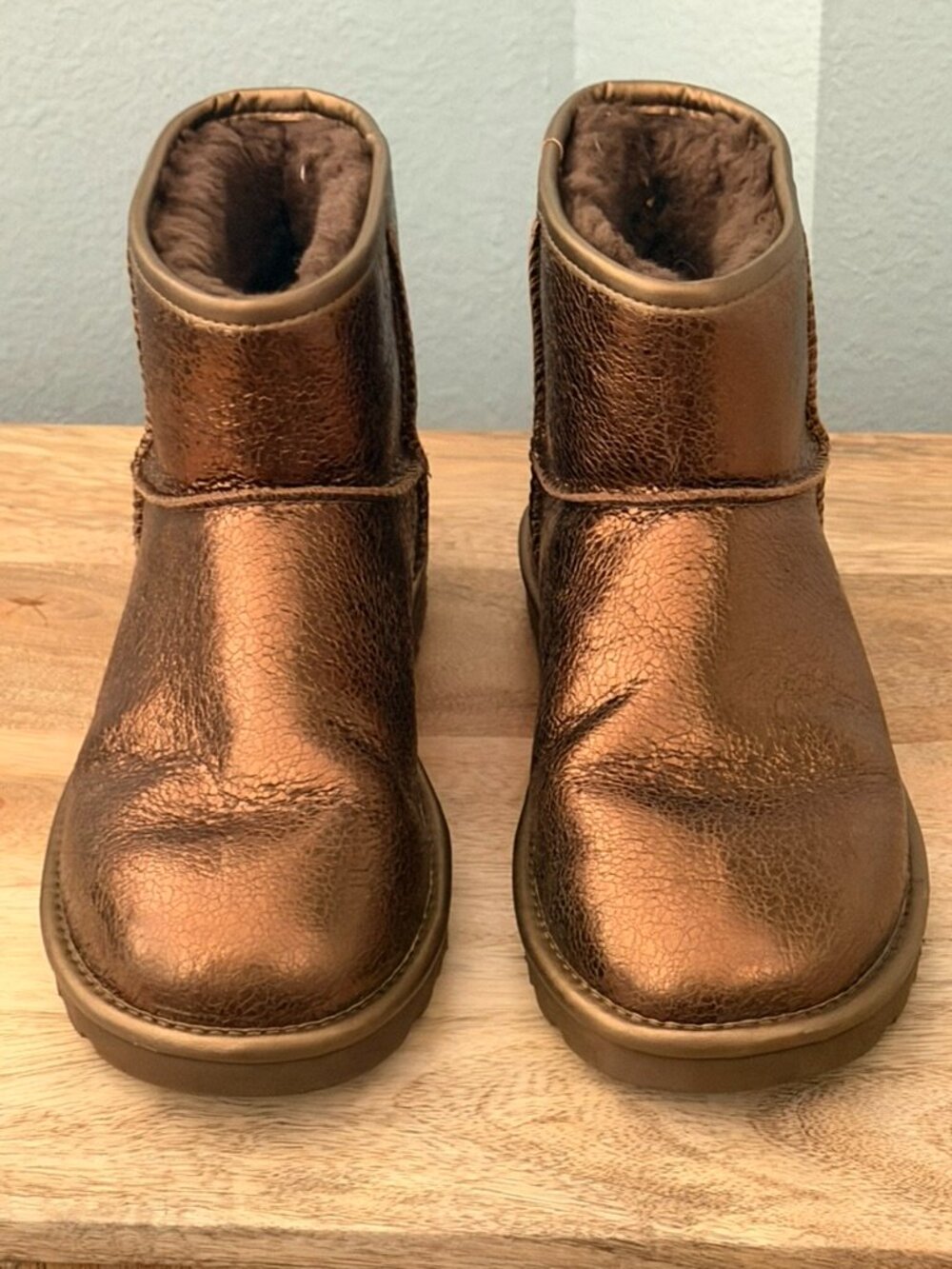 UGG Classic Mini Metallic Sparkle Bronze Shearling Boots Women’s Size 8 NWOB - Picture 3 of 10